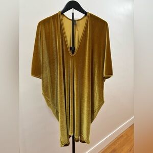 636. Riller & Fount Elegant Gold Velvet Short Caftan/Top